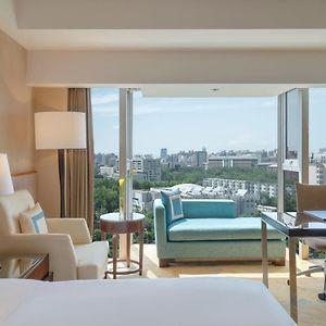 Standard King Room City View